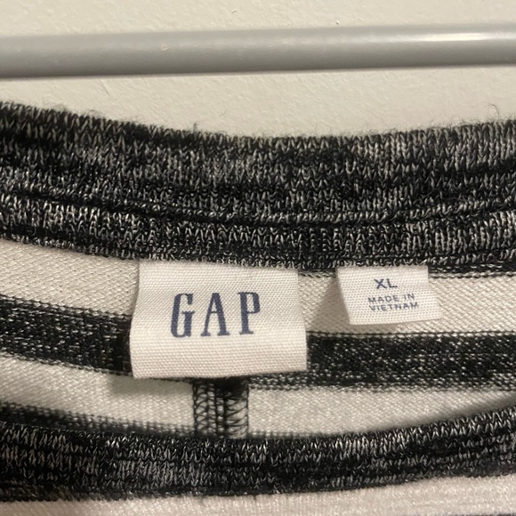 Gap. Women’s Sweater. Black and White Striped. Size XL. - Picture 2 of 3